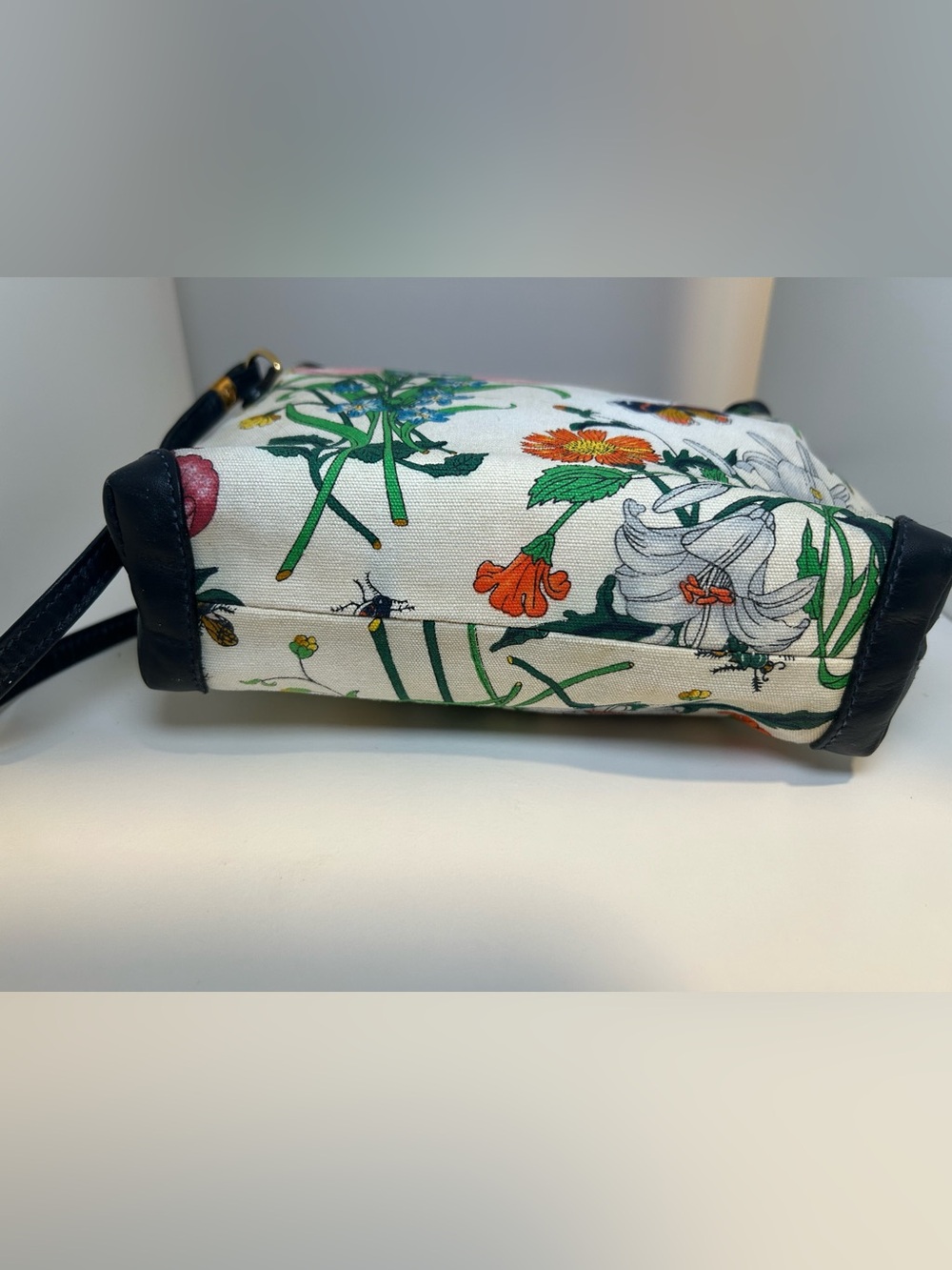 Authentic Vintage Gucci Flora Crossbody Bag - Picture 9 of 16